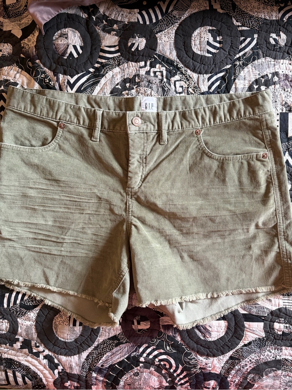 GAP Olive Green Corduroy Cutoff Shorts Size 16 Raw Hem Casual Summer